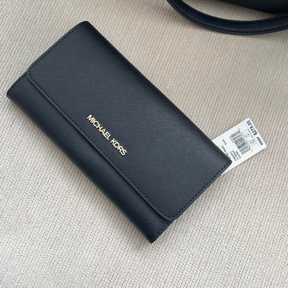 Beautiful Black and Gold Bag and wallet Bundle by Michael Kors - Picture 10 of 10